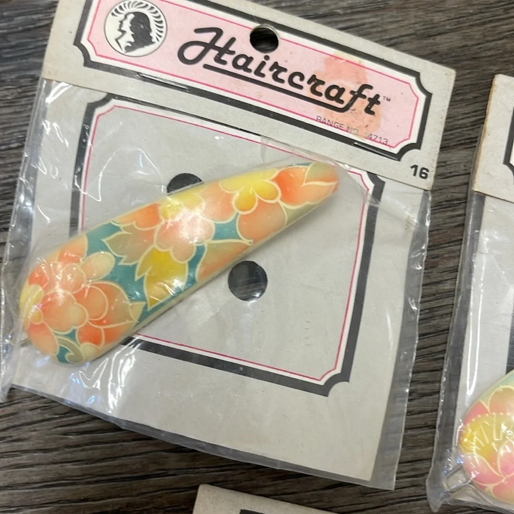 Vintage HAIRCRAFT Comb and Barrettes - Hair Clips NWT Hawaiian Print Design